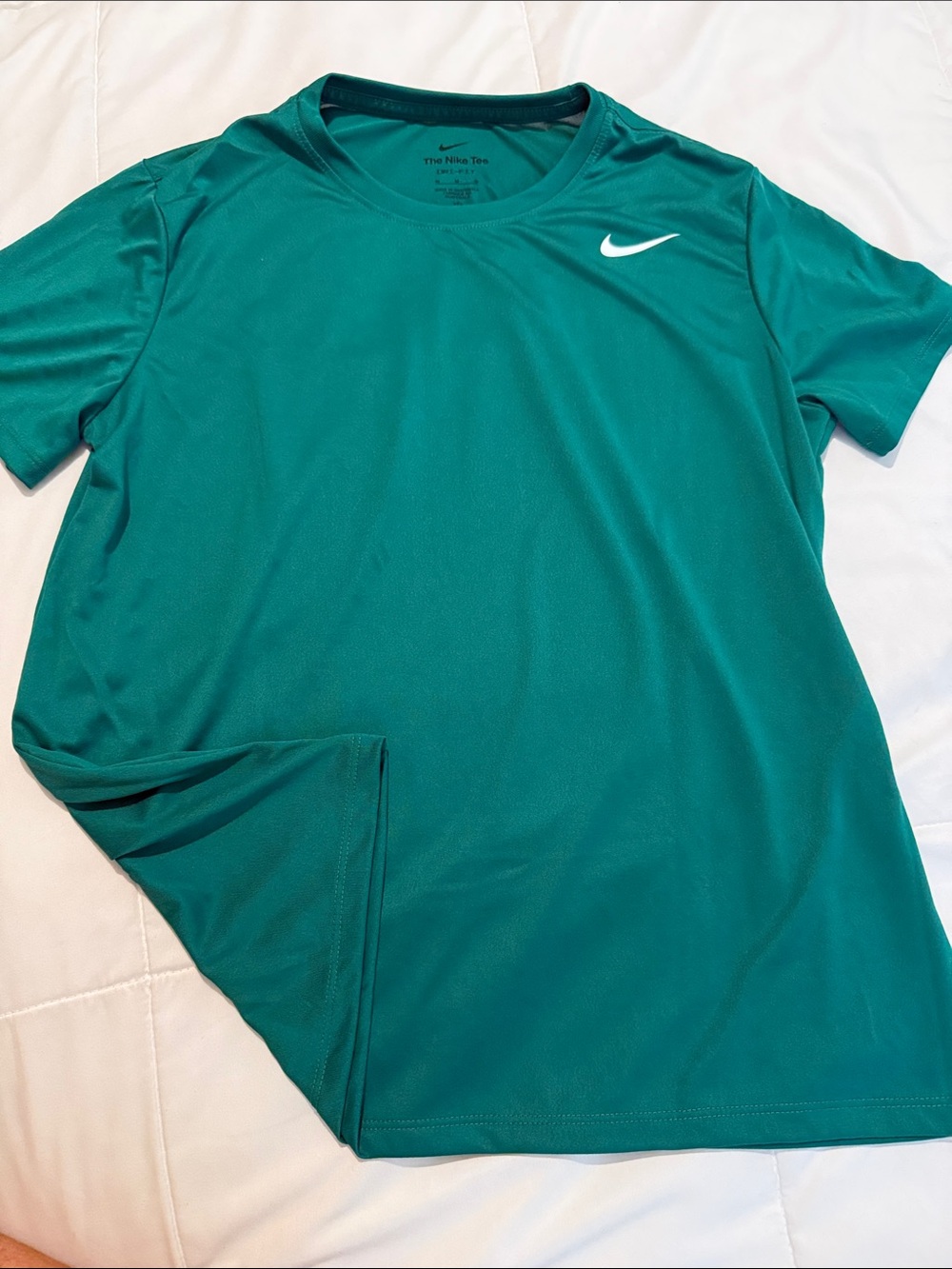 Nike Men’s Emerald Green Short Sleeve Performance Tee. Size Medium